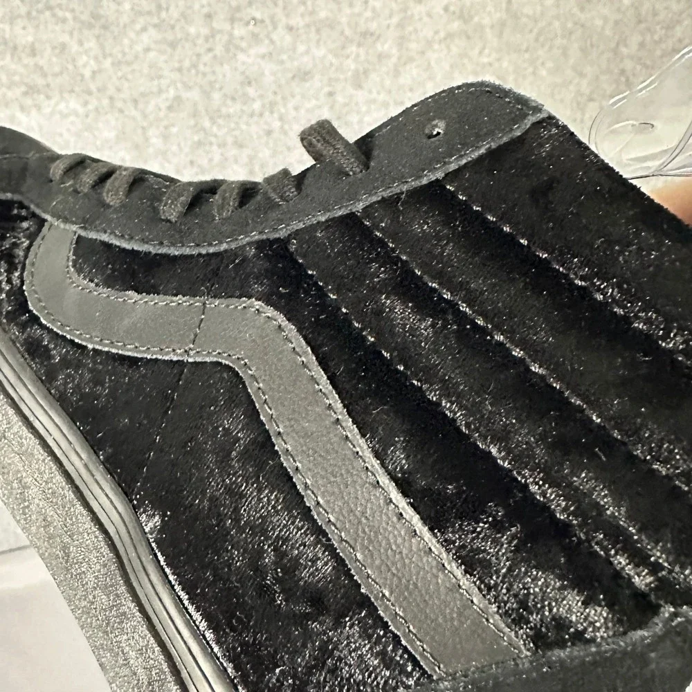Vans UA Sk8-Hi Reissue Mens Size 7 W8.5 Black Velvet High Top Sample VN0A2XSBNQ9
